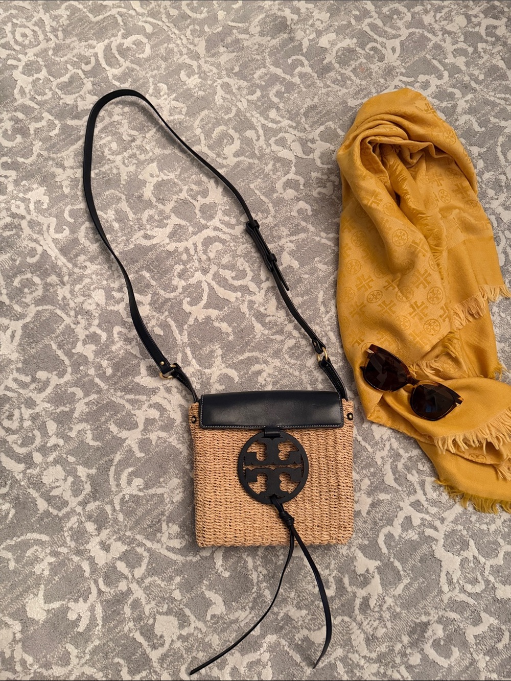Tory Burch Natural Woven Crossbody with Black Leather Trim - Picture 3 of 7